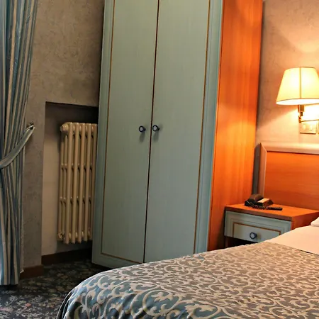 Victoria Hotel 3*