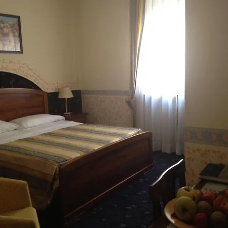 Victoria Hotel 3*